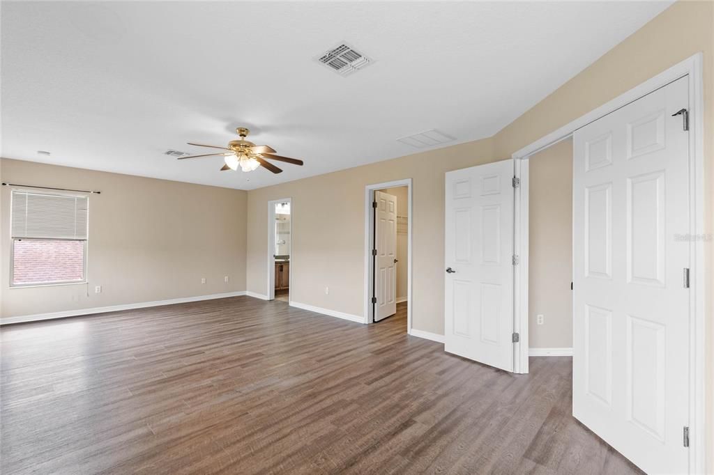 For Rent: $3,075 (4 beds, 2 baths, 2834 Square Feet)