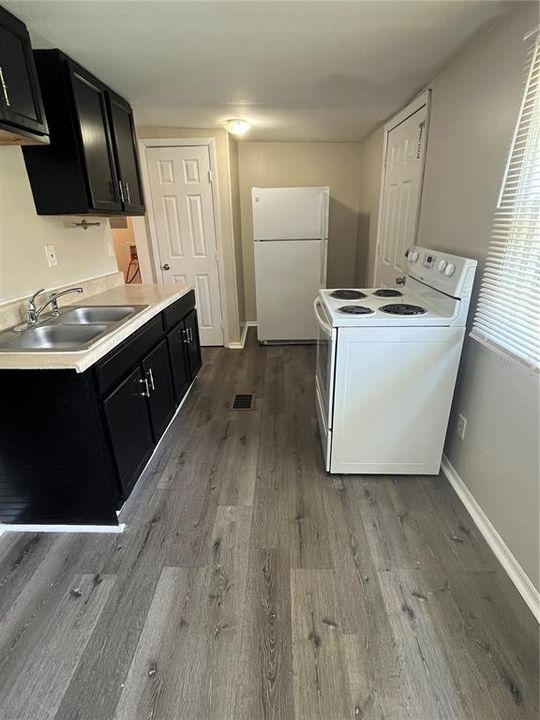 For Rent: $1,300 (2 beds, 1 baths, 1200 Square Feet)