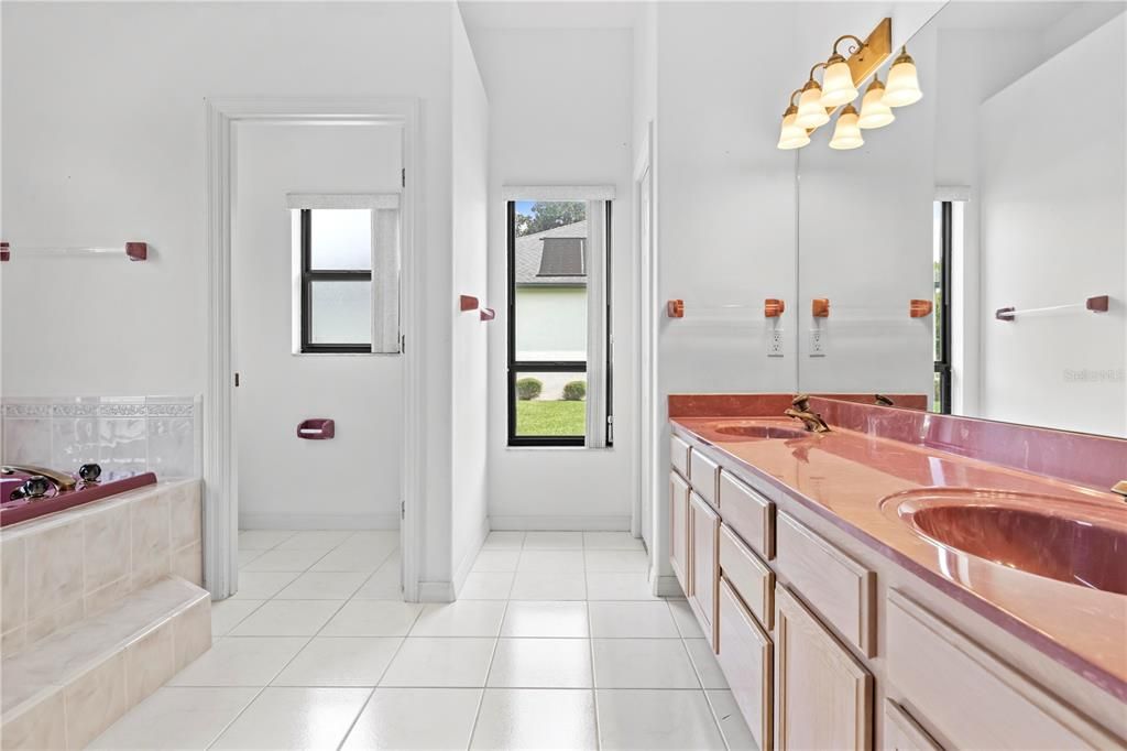 Master Bath w/ Dual Sinks