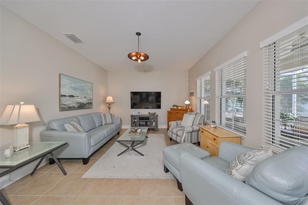 Active With Contract: $399,900 (3 beds, 2 baths, 1553 Square Feet)