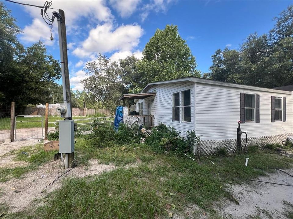 For Sale: $109,999 (3 beds, 2 baths, 1296 Square Feet)