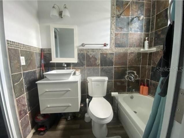 Под контрактом: $350,000 (2 спален, 2 ванн, 1086 Квадратных фут)