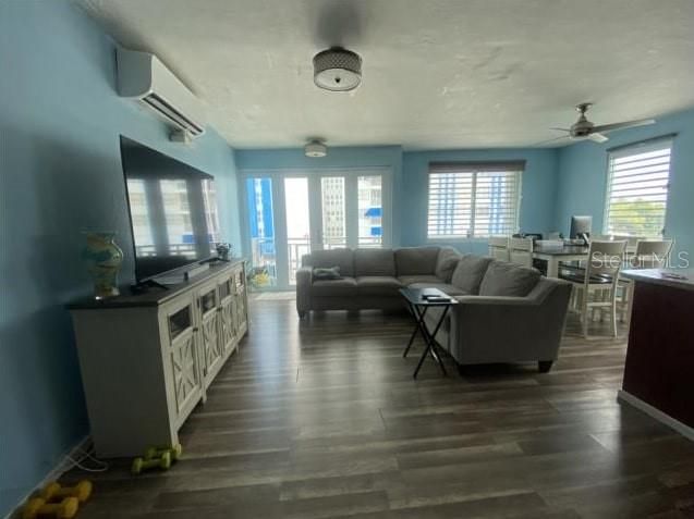 Под контрактом: $350,000 (2 спален, 2 ванн, 1086 Квадратных фут)