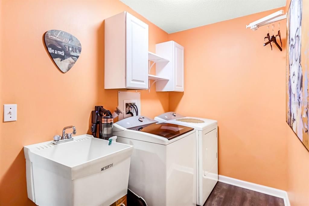 For Sale: $415,000 (3 beds, 2 baths, 1642 Square Feet)