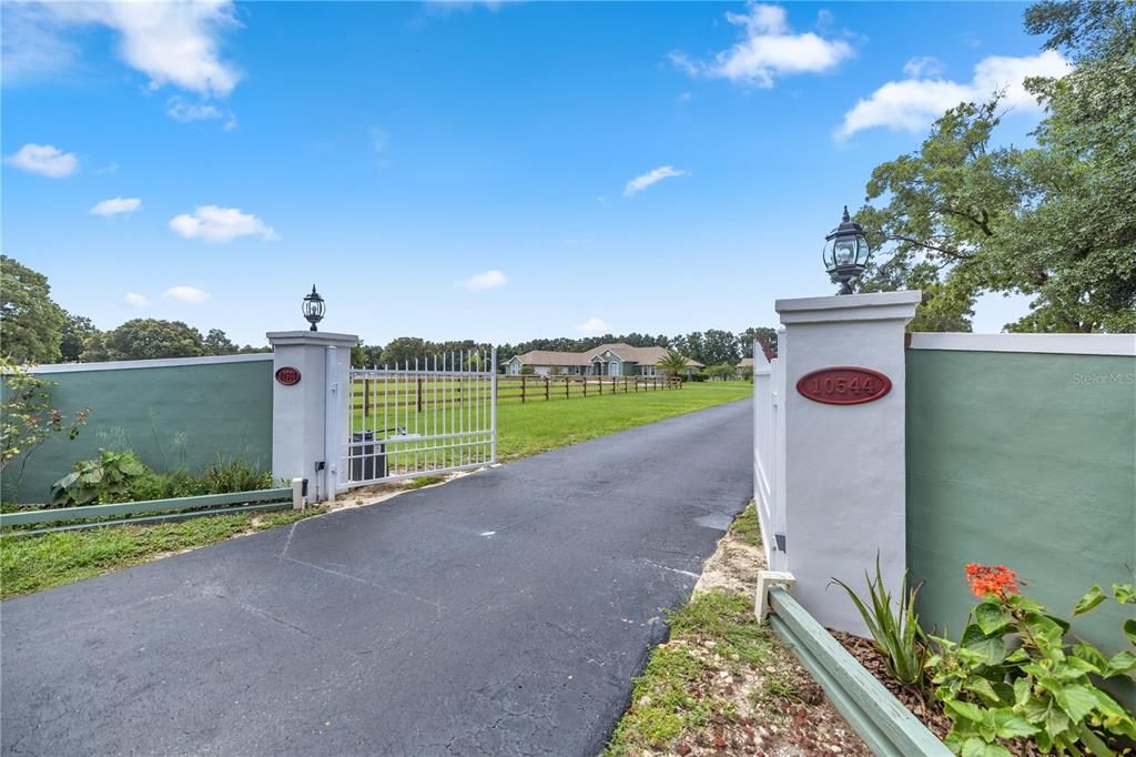 For Sale: $1,493,000 (4 beds, 2 baths, 3679 Square Feet)