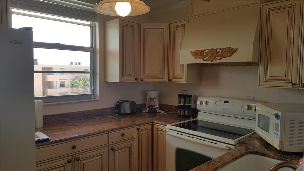 For Rent: $3,000 (2 beds, 2 baths, 1050 Square Feet)