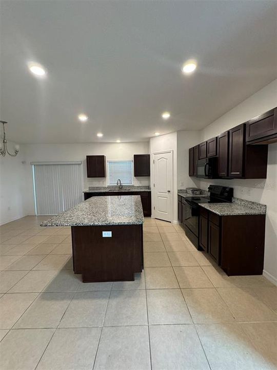 For Rent: $1,900 (3 beds, 2 baths, 1676 Square Feet)