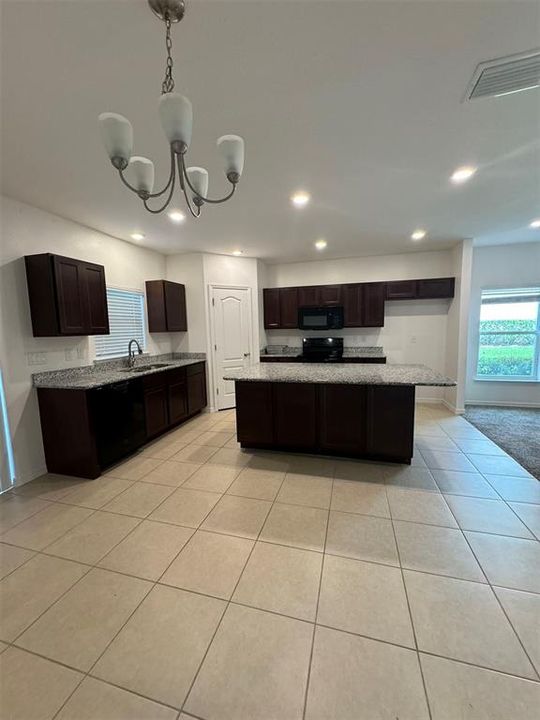 For Rent: $1,900 (3 beds, 2 baths, 1676 Square Feet)