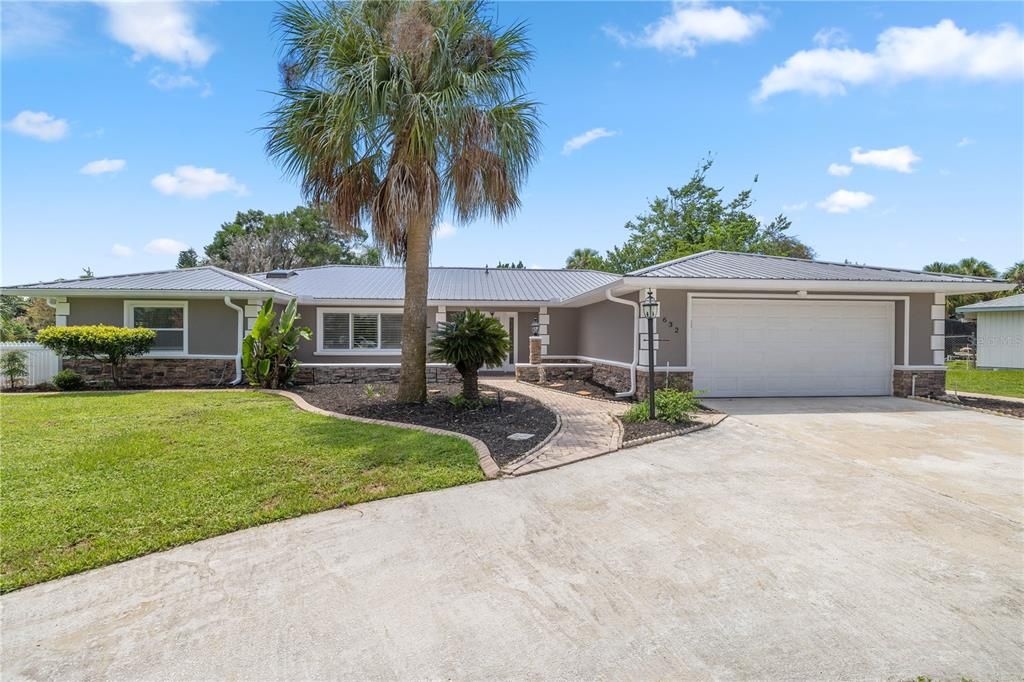 For Sale: $999,000 (3 beds, 3 baths, 2598 Square Feet)