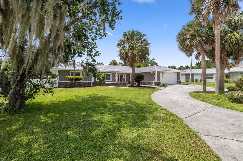 For Sale: $999,000 (3 beds, 3 baths, 2598 Square Feet)