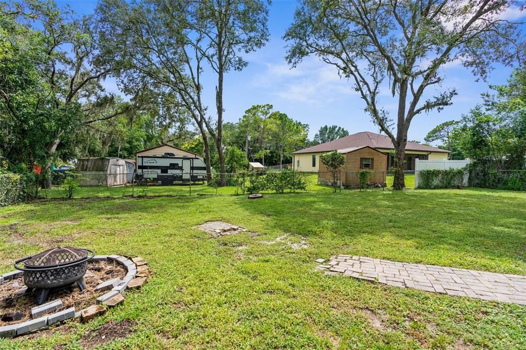 Active With Contract: $215,000 (3 beds, 2 baths, 1215 Square Feet)