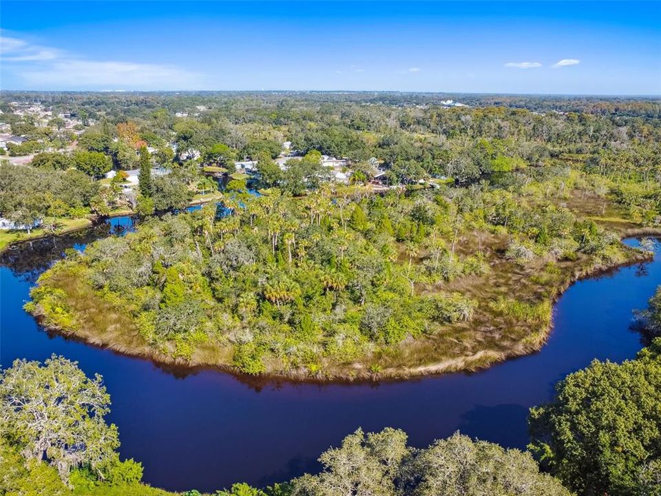 На продажу: $890,000 (5.30 acres)