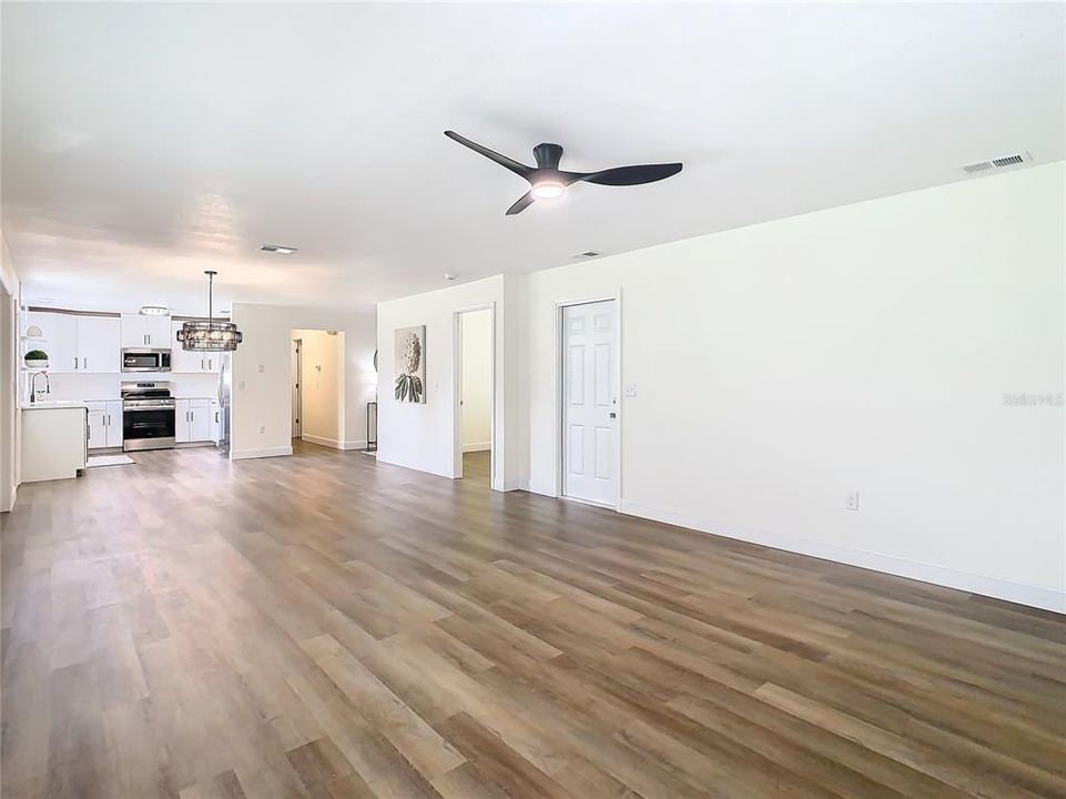 For Sale: $529,900 (3 beds, 2 baths, 1408 Square Feet)