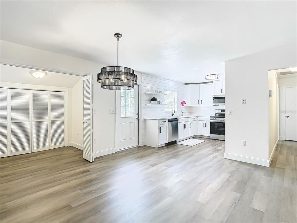 For Sale: $529,900 (3 beds, 2 baths, 1408 Square Feet)