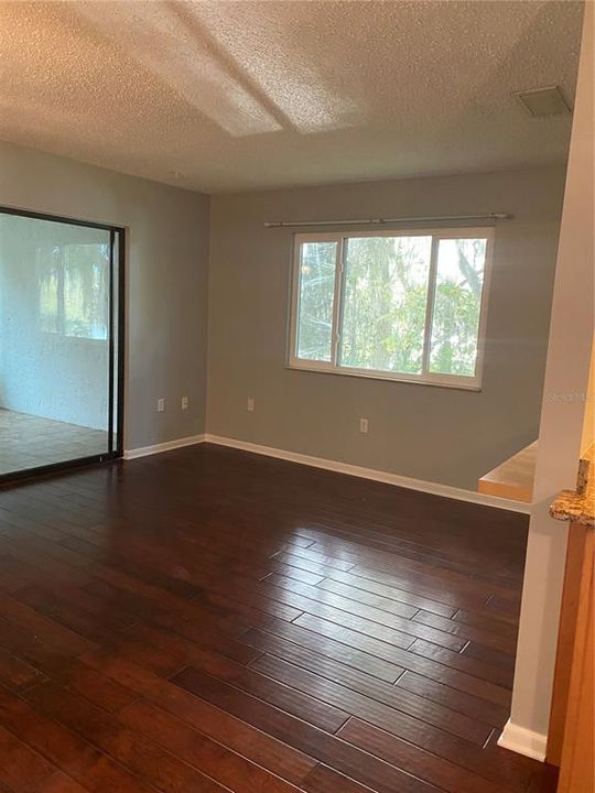 For Rent: $1,295 (1 beds, 1 baths, 807 Square Feet)