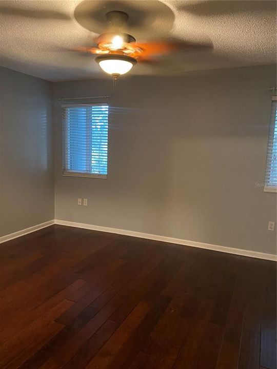 For Rent: $1,295 (1 beds, 1 baths, 807 Square Feet)