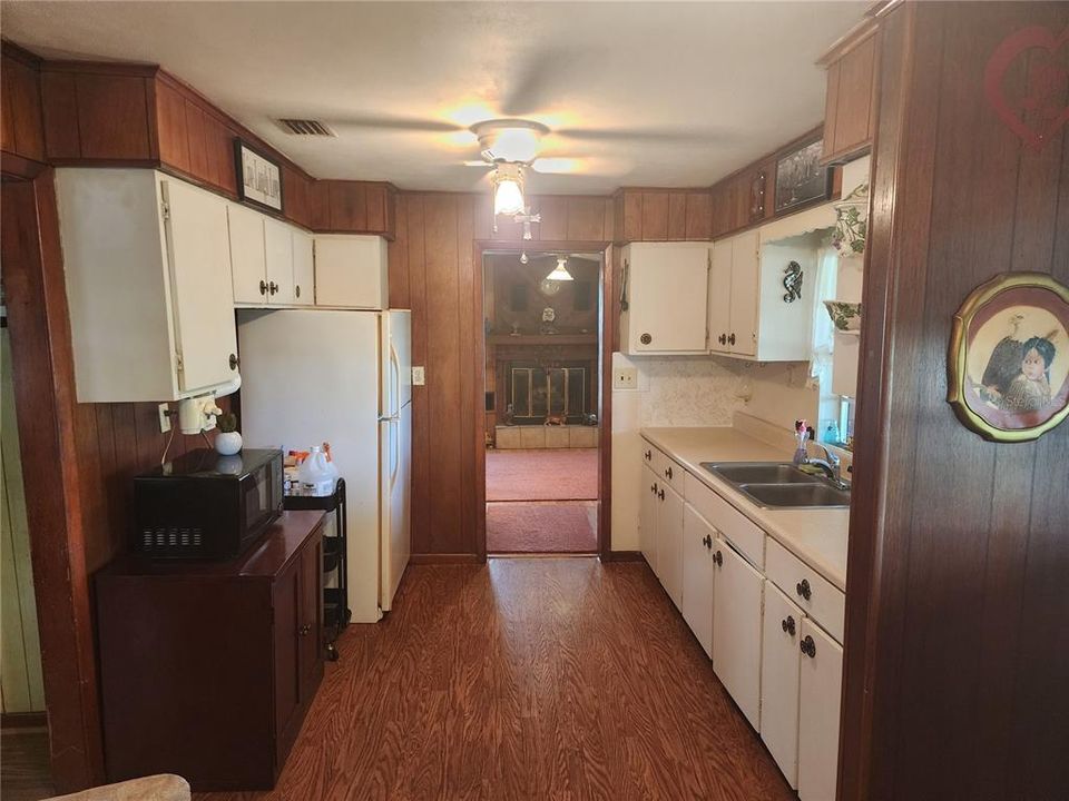 For Sale: $158,500 (2 beds, 2 baths, 791 Square Feet)