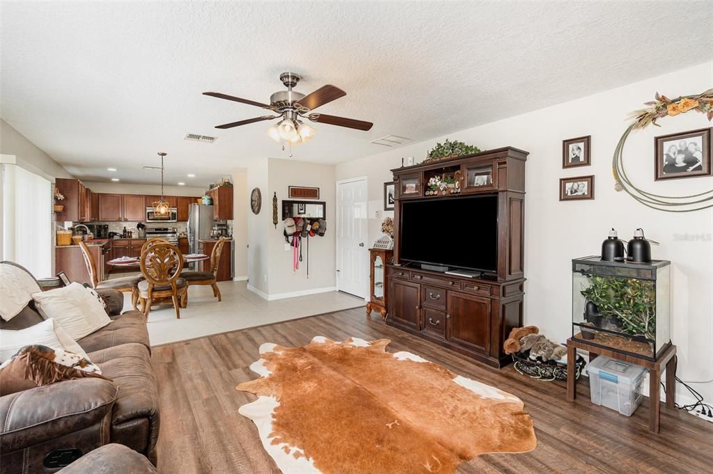 Active With Contract: $399,000 (4 beds, 2 baths, 2476 Square Feet)