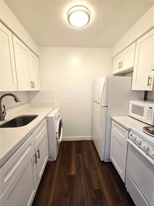 Active With Contract: $1,500 (1 beds, 1 baths, 585 Square Feet)