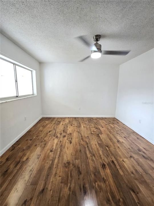 Active With Contract: $1,500 (1 beds, 1 baths, 585 Square Feet)