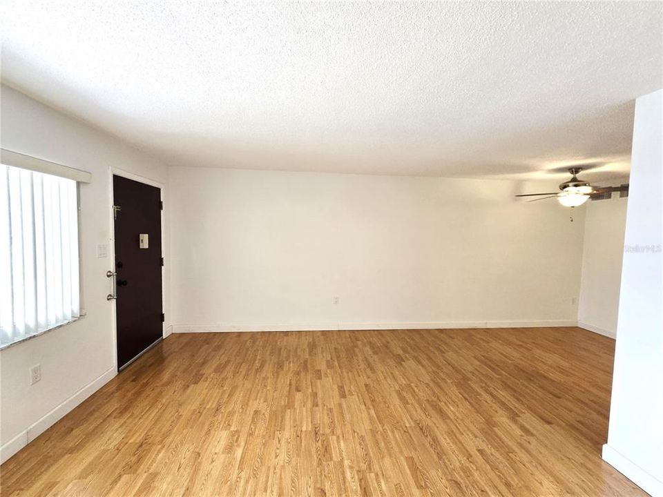 Active With Contract: $1,500 (1 beds, 1 baths, 585 Square Feet)