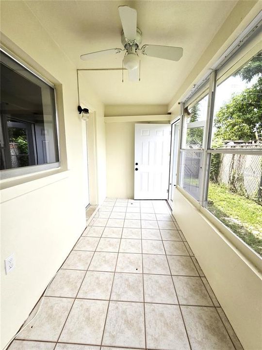 Active With Contract: $1,500 (1 beds, 1 baths, 585 Square Feet)