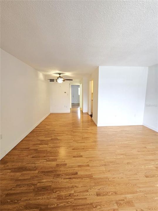 Active With Contract: $1,500 (1 beds, 1 baths, 585 Square Feet)