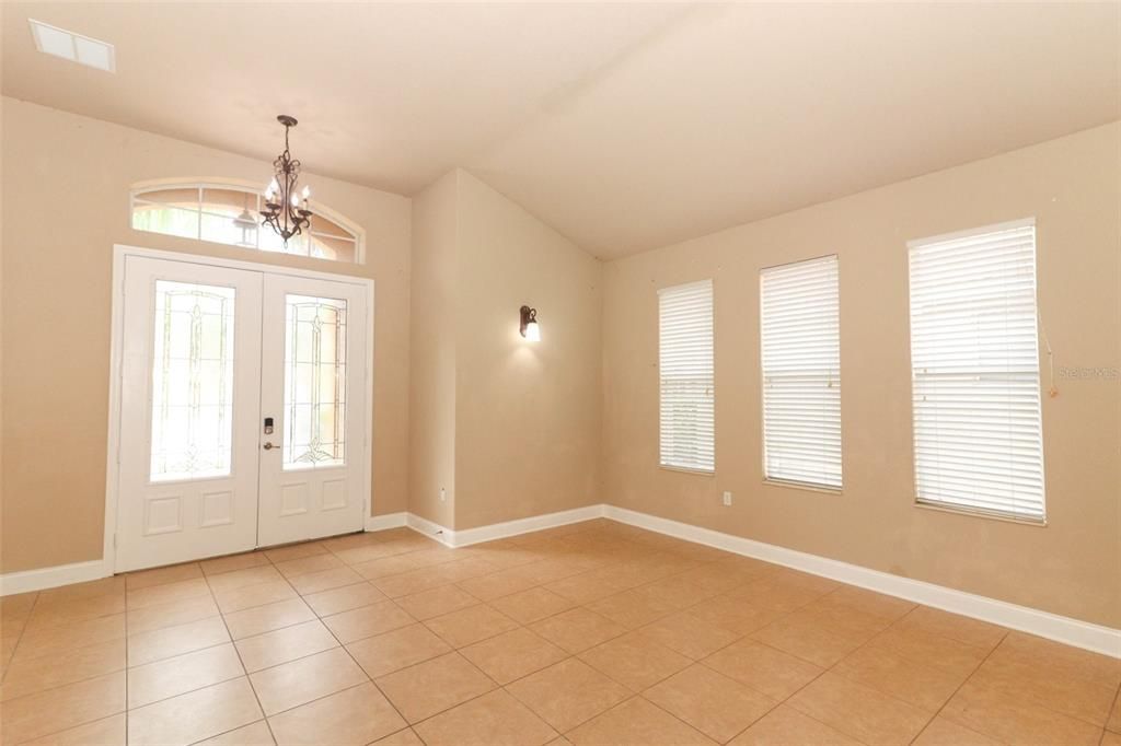 FOYER/FORMAL LIVING ROOM