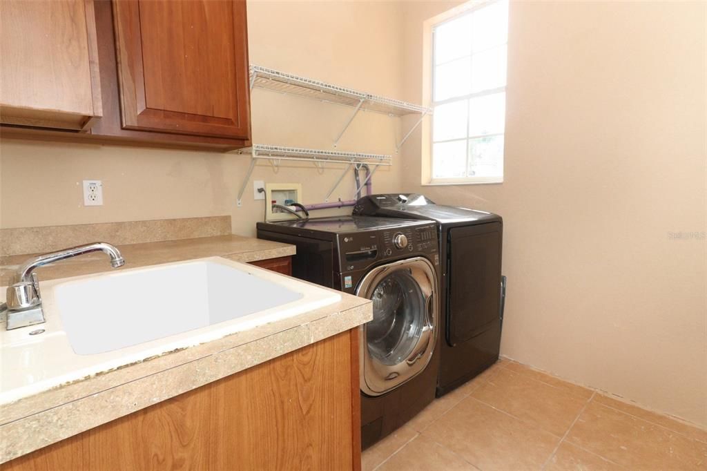 LAUNDRY ROOM/ UTILITY ROOM