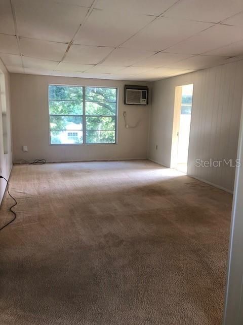 For Rent: $1,100 (2 beds, 1 baths, 696 Square Feet)