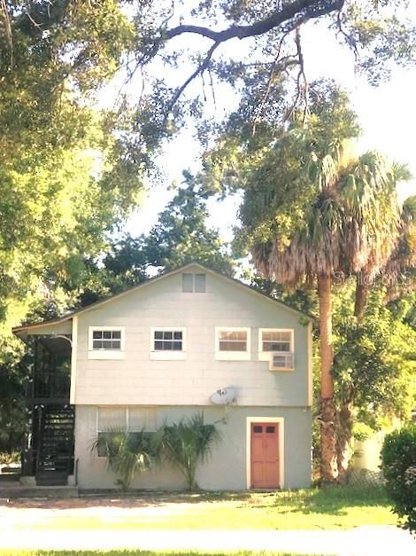 For Rent: $1,100 (2 beds, 1 baths, 696 Square Feet)