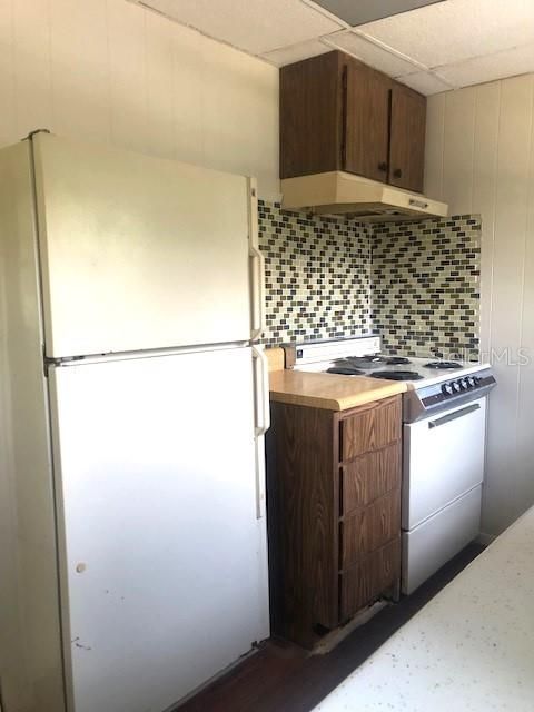 For Rent: $1,100 (2 beds, 1 baths, 696 Square Feet)