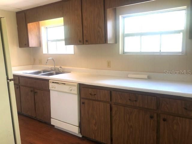 For Rent: $1,100 (2 beds, 1 baths, 696 Square Feet)