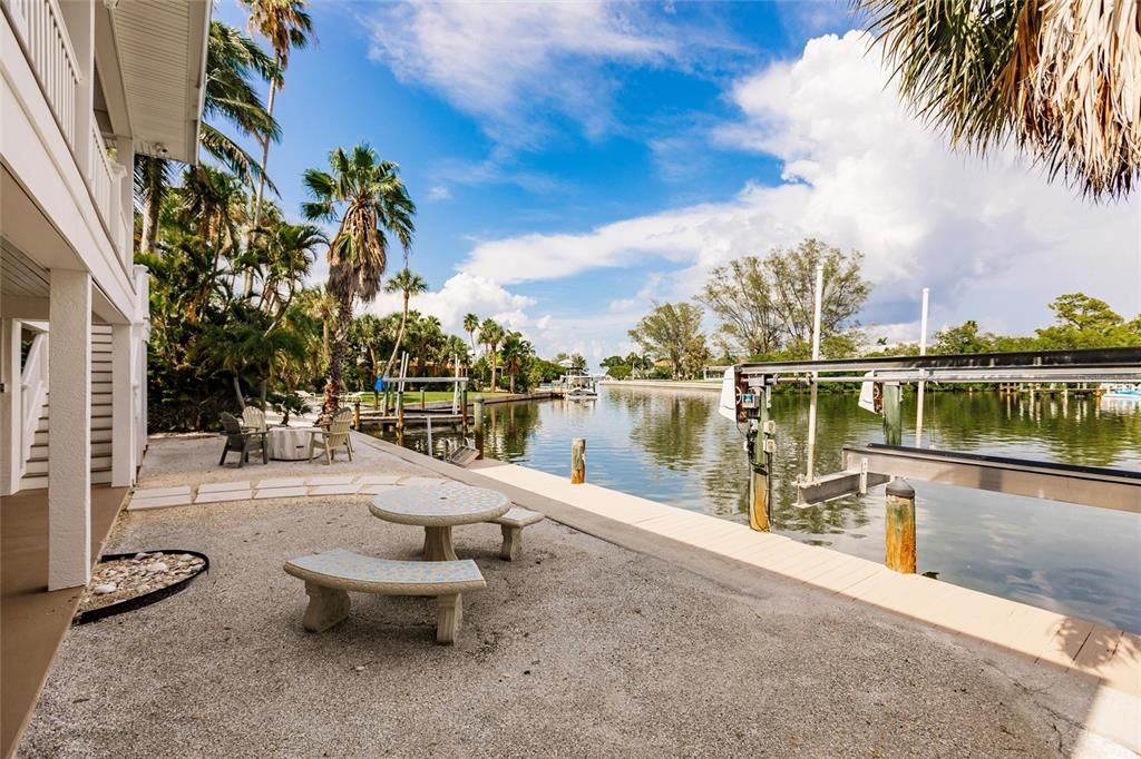 For Sale: $2,700,000 (3 beds, 3 baths, 2572 Square Feet)