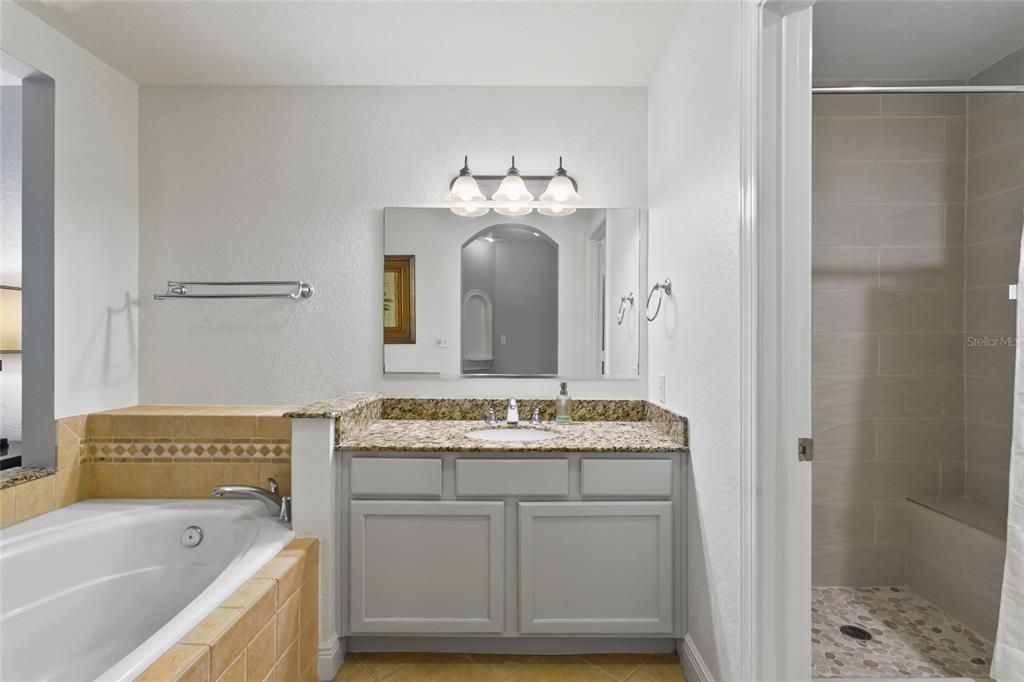 Active With Contract: $2,700 (3 beds, 3 baths, 2124 Square Feet)