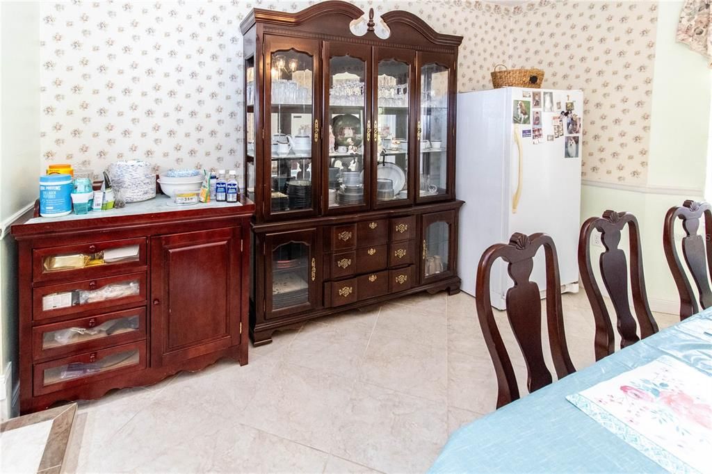 En Venta: $769,000 (4 camas, 2 baños, 3442 Pies cuadrados)