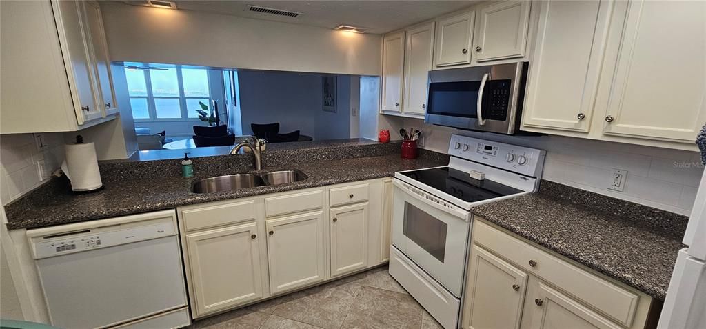 For Rent: $4,400 (2 beds, 2 baths, 1389 Square Feet)