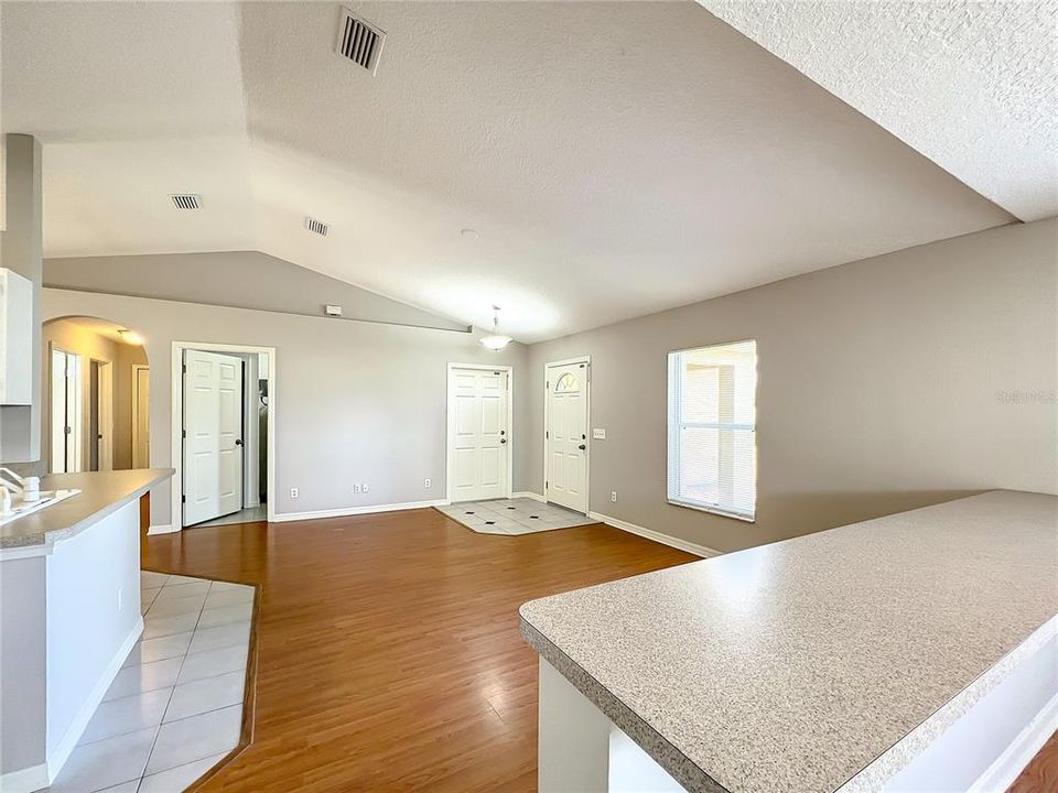 For Sale: $319,900 (3 beds, 2 baths, 1852 Square Feet)