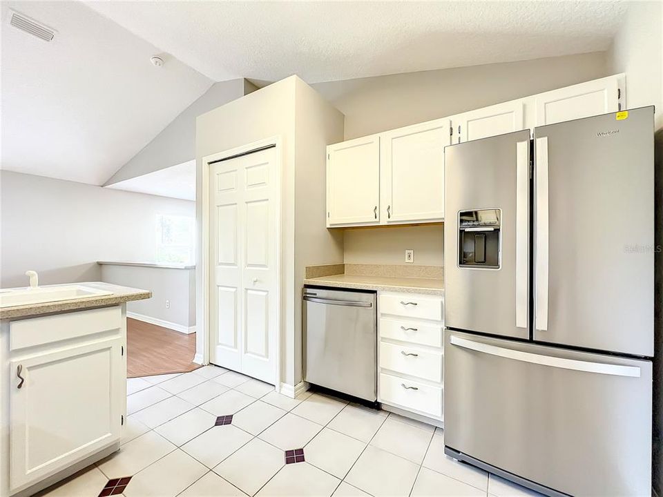 For Sale: $319,900 (3 beds, 2 baths, 1852 Square Feet)