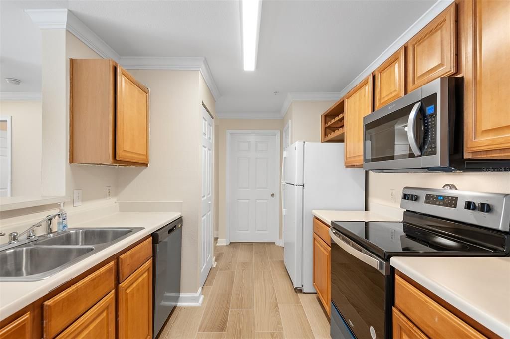 Active With Contract: $1,600 (2 beds, 2 baths, 1205 Square Feet)