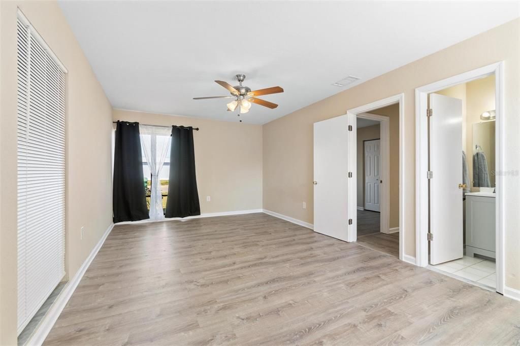 For Sale: $239,900 (2 beds, 2 baths, 902 Square Feet)