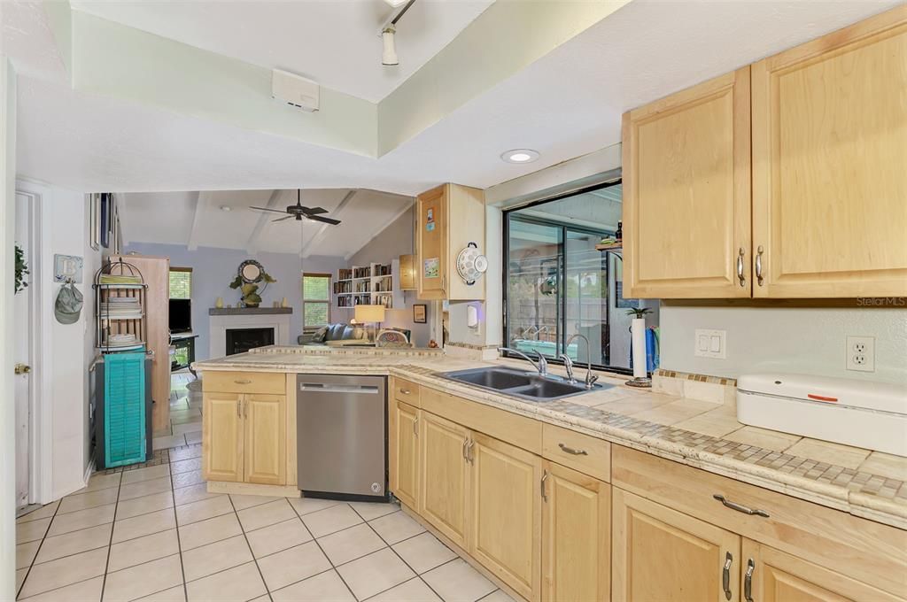 Stainless steel appliances and passthrough window to the lanai