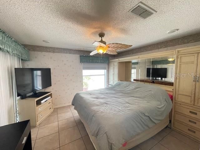 For Rent: $2,300 (2 beds, 2 baths, 1090 Square Feet)