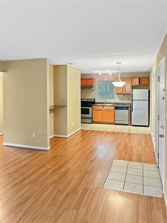 For Rent: $1,699 (2 beds, 2 baths, 900 Square Feet)