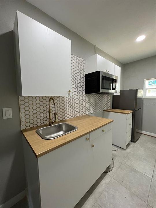 For Rent: $1,200 (1 beds, 1 baths, 262 Square Feet)