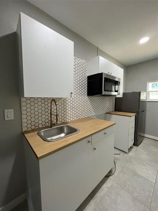 For Rent: $1,200 (1 beds, 1 baths, 262 Square Feet)