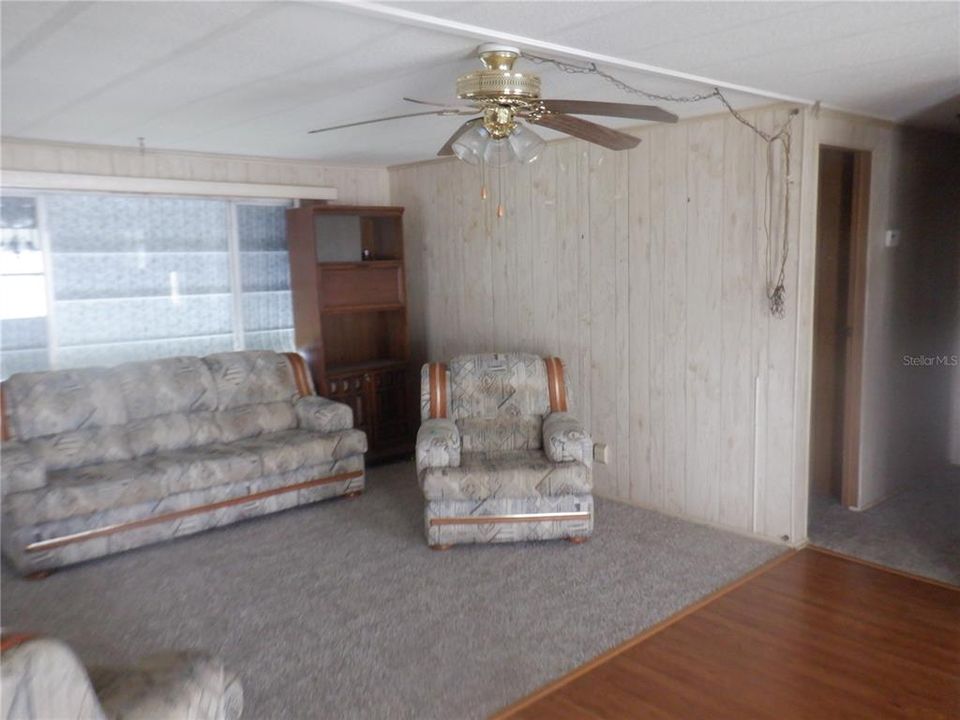 For Sale: $105,000 (2 beds, 2 baths, 960 Square Feet)