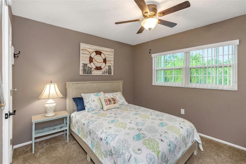 Active With Contract: $1,800 (2 beds, 2 baths, 927 Square Feet)