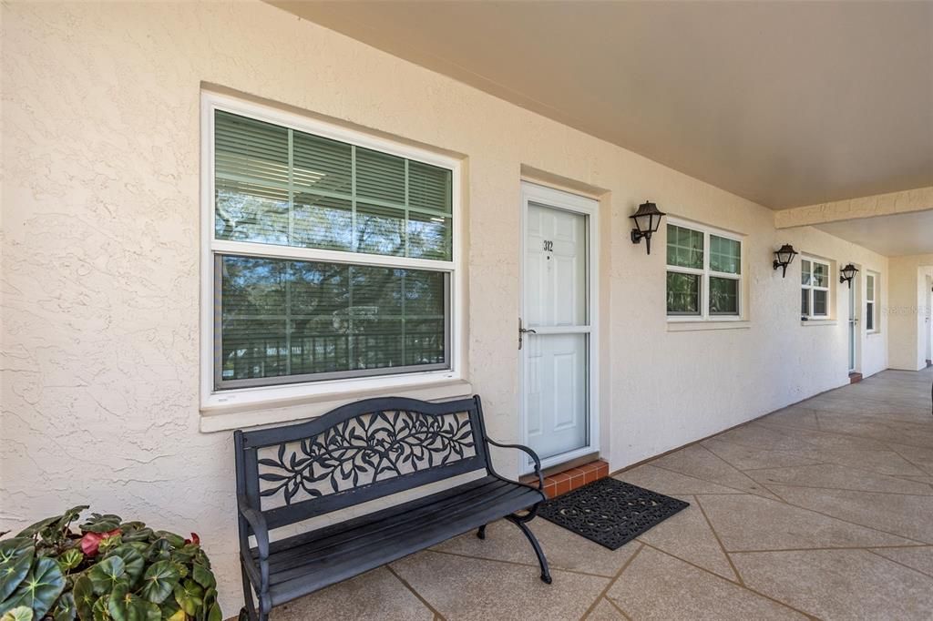 Active With Contract: $1,800 (2 beds, 2 baths, 927 Square Feet)