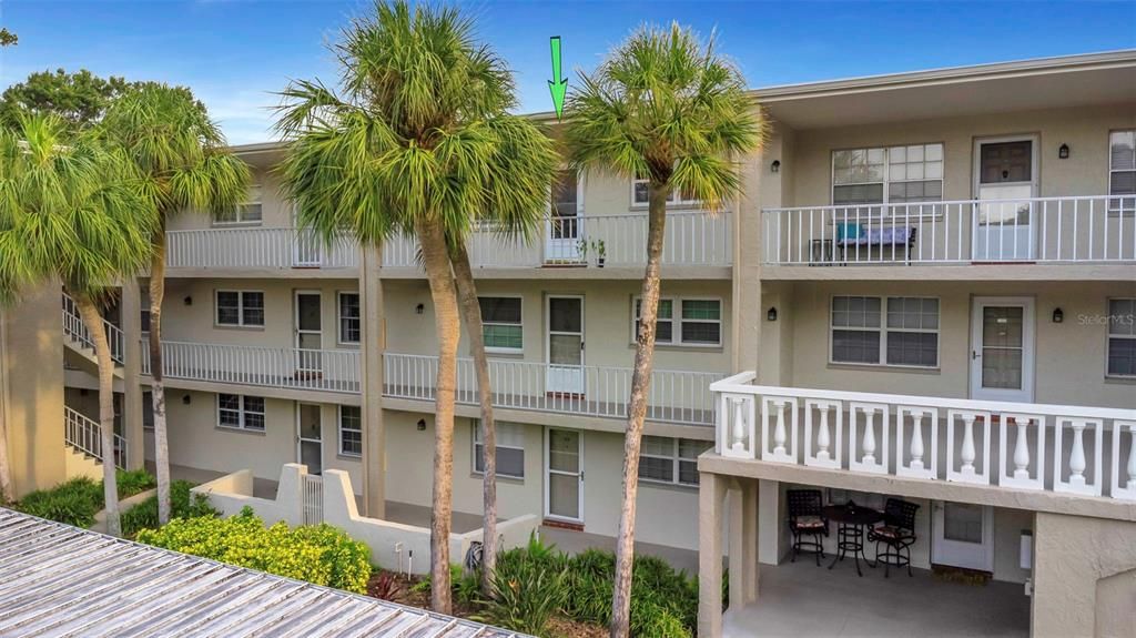 Active With Contract: $1,800 (2 beds, 2 baths, 927 Square Feet)